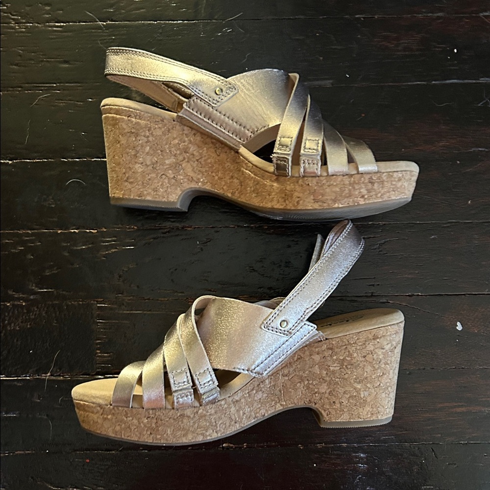 Clarks Metallic Rose Gold Wedge Sandals - Picture 3 of 9